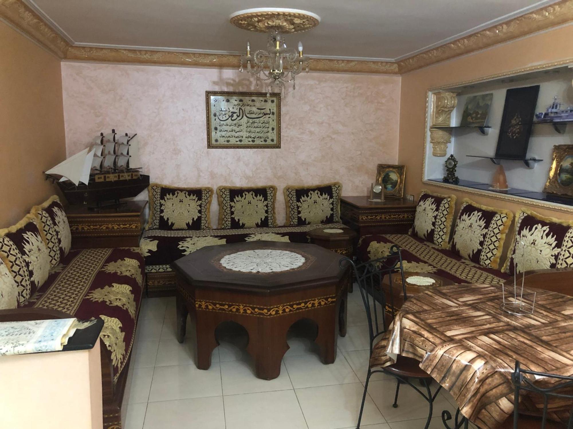 توجد وسط مدينة و تتوفر على كامل التجهيزات الضرورية خاصةبالعائلات * Tangier